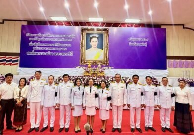 ร่วมพิธีถวายเครื่องราชสักการะและวางพานพุ่มและพิธีจุดเทียนถวายพระพรชัยมงคล