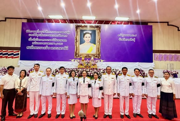 ร่วมพิธีถวายเครื่องราชสักการะและวางพานพุ่มและพิธีจุดเทียนถวายพระพรชัยมงคล