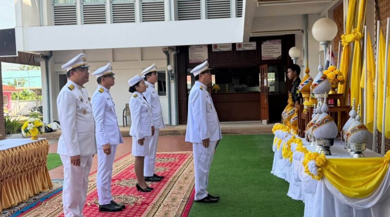 ถวายเครื่องราชสักการะ พานพุ่มทอง พานพุ่มเงิน ถวายพระพรชัยมงคล และถวายราชสดุดีเนื่องในโอกาสวันเฉลิมพระชนมพรรษา พระบาทสมเด็จพระเจ้าอยู่หัว 28