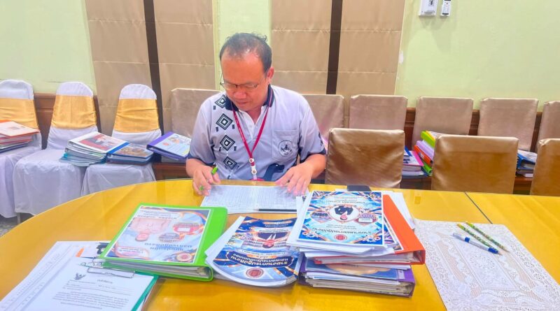 ประเมินผลการปฏิบัติหน้าที่ของครูอัตราจ้าง และเจ้าหน้าที่